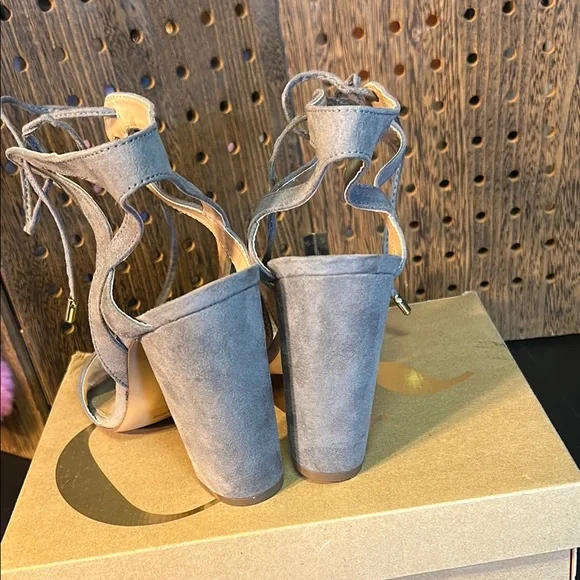 Charlotte Russe Gray Elegant Heels - Picture 4 of 8